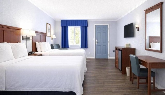 2 Double Beds Accessible