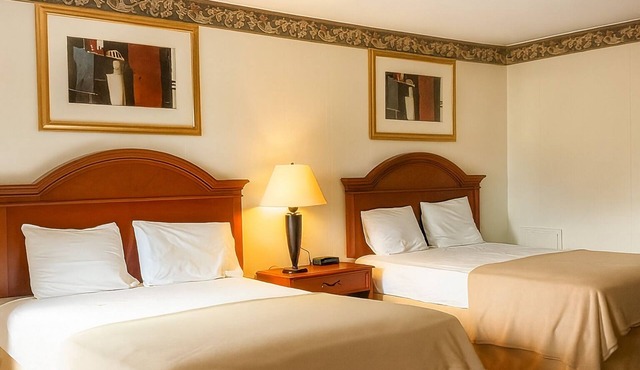 2 Units | Pool | Free Breakfast | Near Hershey Chocolate Factory