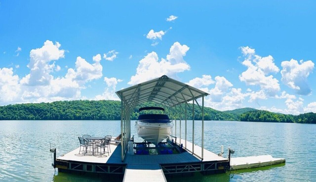 🚨20% OFF WK Aug 16th!🚨Stunning Views, Private Dock, 5Acres, Fire-Pit & Kayaks!