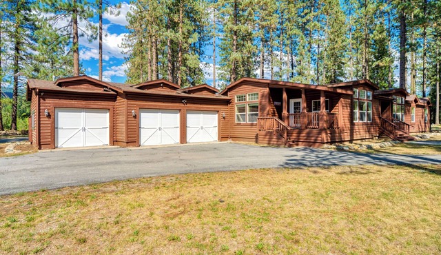 200 Acres, River Access: 'Feather House' in NorCal in Graeagle