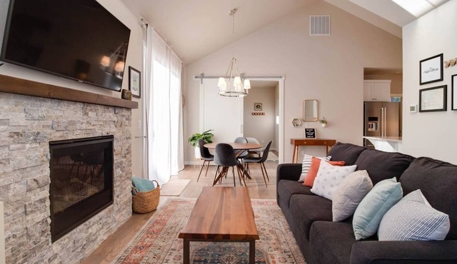 2BR/2BA Cottage - Home Base for Outdoor Adventures Near Old Mill in Bend