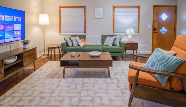 3-BDR King Suite in Mount Washington Fenced yard minutes from Louisville