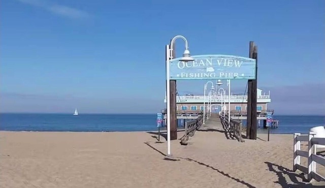 3 bedroom home by the Sea, a block from the beach!
