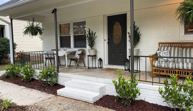 3-bedroom house in charming Southport with AC, WiFi