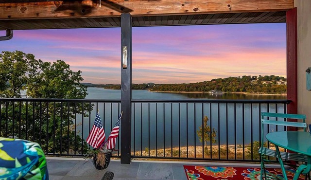 371 Stunning Lakeview, close to SDC, Welcome Home