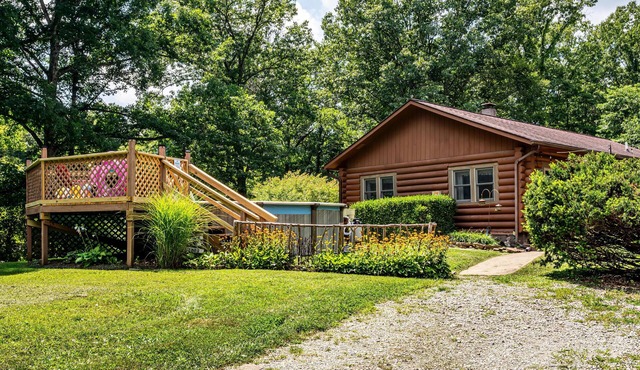 3BR, 2BA log cabin