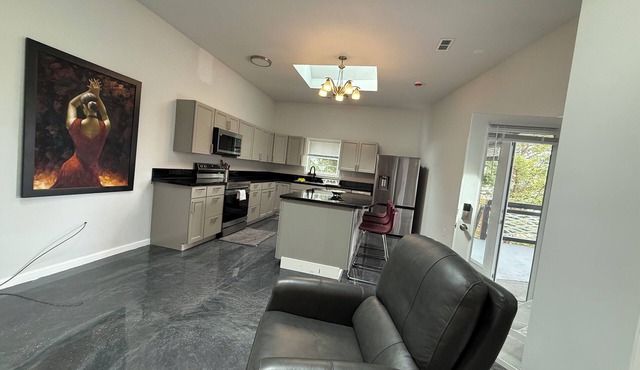 3BR Retreat Private Patio Near DC & Pentagon
