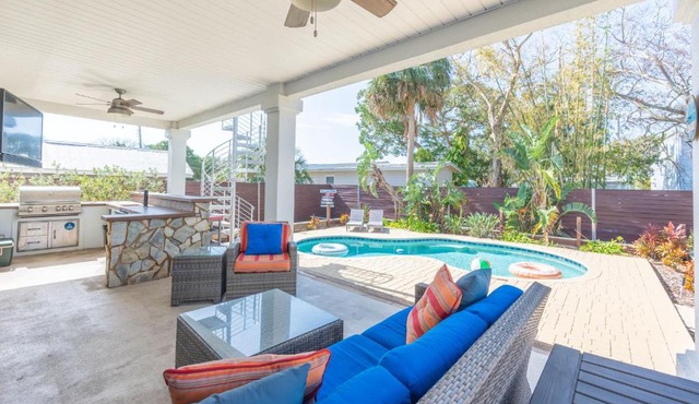 4BD 3BR Pool Paradise 1 mile from Beach & Downtown in St. Augustine