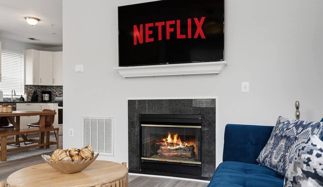 4BR End-Unit Townhome | Cozy & Comfortable in Ashburn
