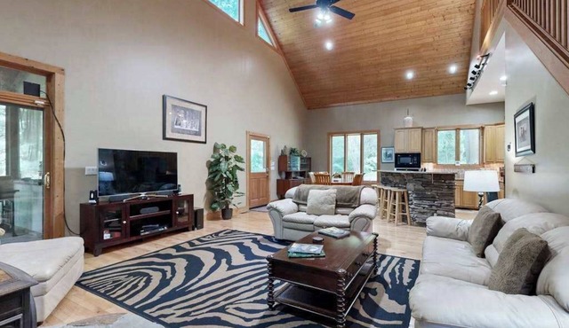5-Acre Hideaway | Screened Porch | Tall Ceilings, Office Loft | Wildlife in Alexander
