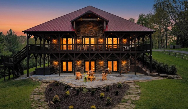 5BR Cabin on 3 Acres w Theater, Hot Tub +Fire Pit
