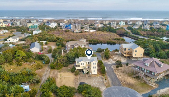 6 BR house Dog friendly with mini golf, pool/hot tub, & game room