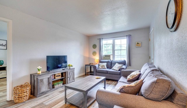 6 Mi to Downtown & UT! Convenient Knoxville Apt
