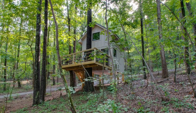 #6 (Pine) Luxury Treehouse near Lake Guntersville