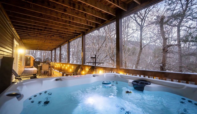 7BR Resort Home-Sauna, Hot Tub, Arcade, Sleeps 18