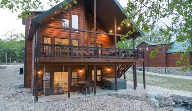 7BR Waterfront Haven w/Hot Tub + Slip