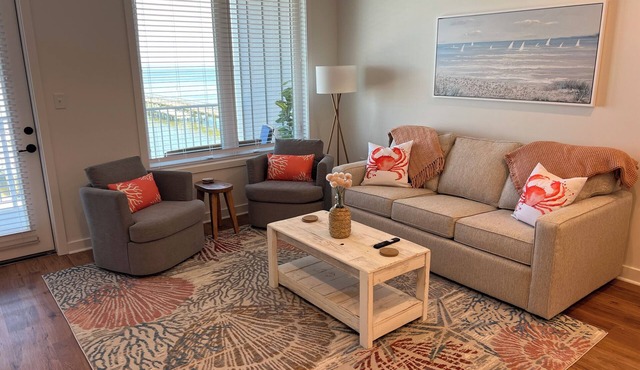 A Crabby Alibi! 2-bedroom condo with seasonal pool access