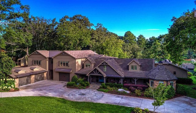 A Private Lakefront Estate Hosting | Reunions | Corporate Retreats