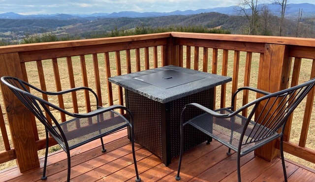 A View for Two: Tiny House with BIG VIEWS