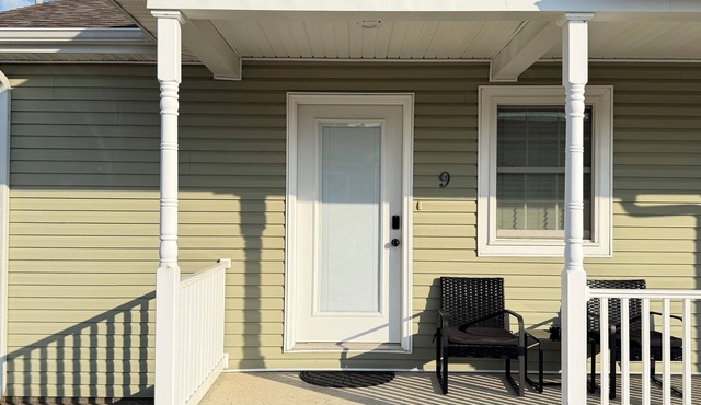 ACE STAYS: Modern 1 BR Townhouse in Mt Carmel