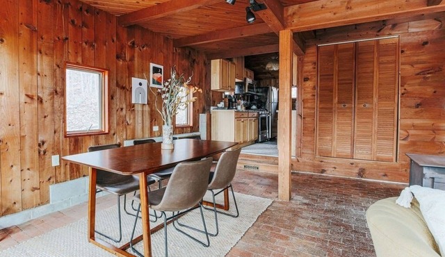 Acute Lodge: Boho, Romantic Getaway in Nelson Co.