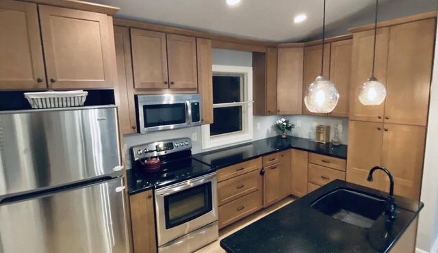 Adorable Bungalow Near Hospital, University, Hike/Bike Trails and Museums!