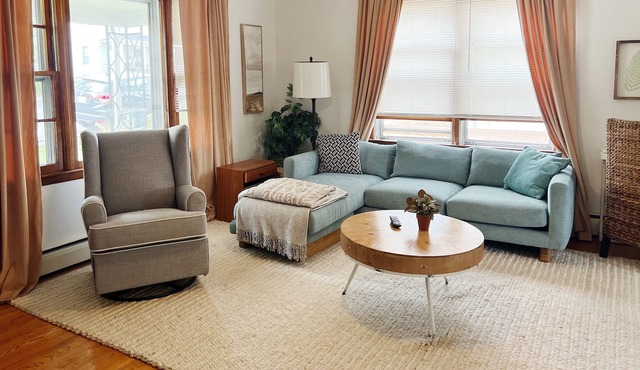 Adorable two-bedroom in Belmont neighborhood