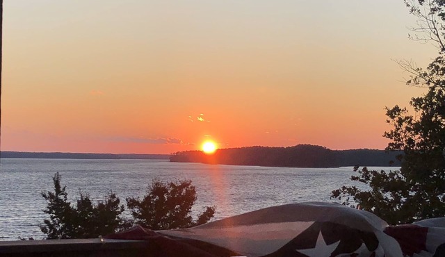 Amazing lake view and sunsets! Perfect for Masters hosting 2024!