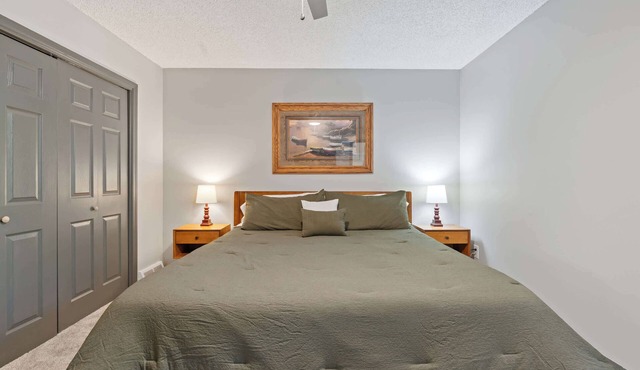 Asheville Haven: Serene 4BR Retreat with Hot Tub