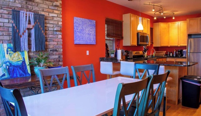 Ashland House: a roomy 3BR/2BA duplex with a rooftop deck, on the Lincoln Park border.