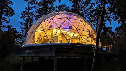 Award-Winning Glamping Dome - State Parks, Waterfalls, Hiking Trails, Near The Caverns