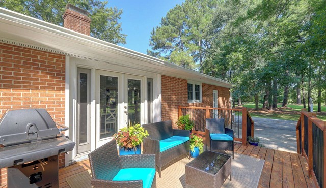 Back Deck, Grill, Yard! New Bern Family Home