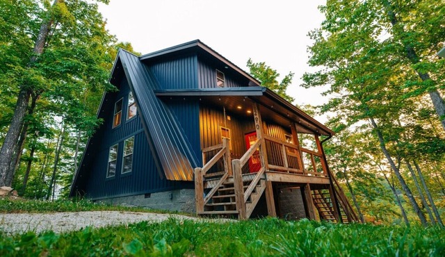 Back Yard Cliff View | Elevated Cabin | Hot Tub | Fire pit