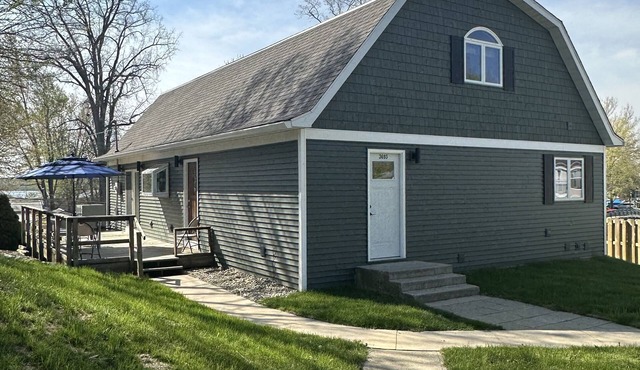 Barbee Lake Big House! Sleeps 14+ Game Garage! Pier and Dock to Barbee!