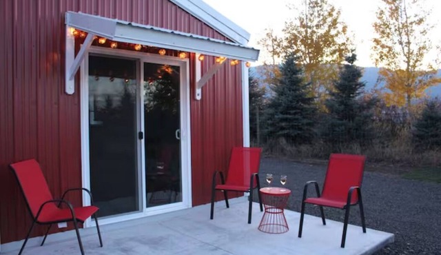 Barn Studio with King Bed & No Extra Fees! in Lostine