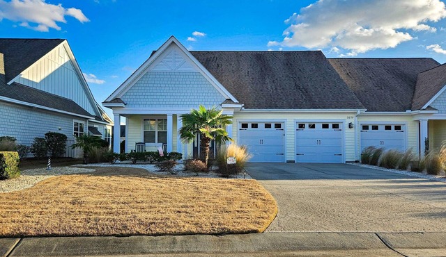 Beach Cove Charmer: St James quiet home, professionally decorated & near the beach - gas grill & AC