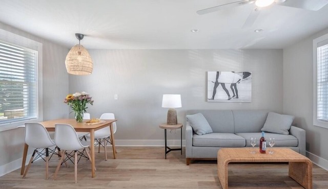 Beach House OKI - King Suite in hotel on Oak Island, North Carolina