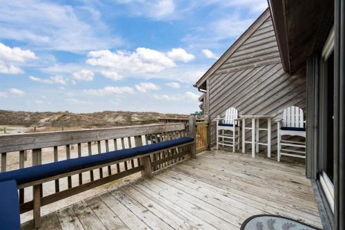 Beach, Ocean & Sound Views at Villa de Mer