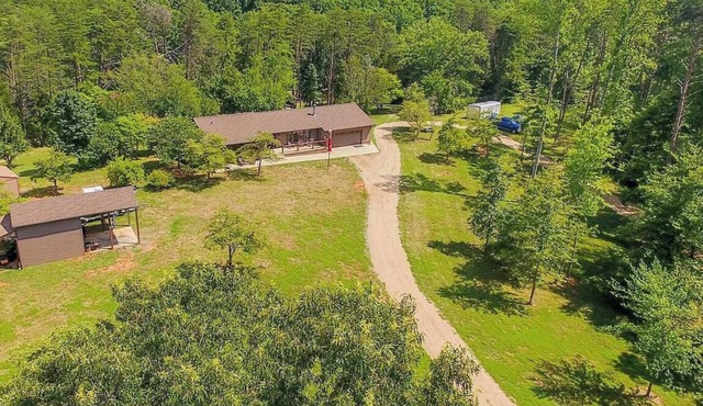 Bear Tree Waterfront Retreat on Lake Anna - 2 Lvls. w/Sundeck Boathouse Gazebo in Bumpass
