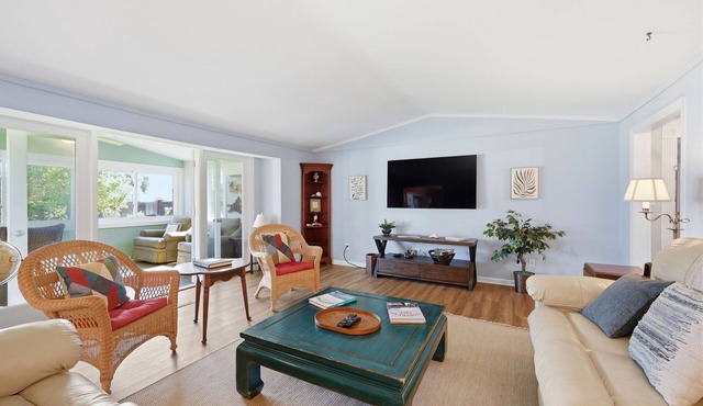 Beaufort's Pink Paradise, Spacious home, steps away from Front Street