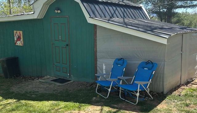 Beautiful 1-bedroom Tiny house with AC in charming Mountain City