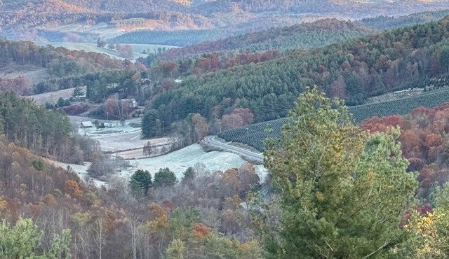 Beautiful 3 bed/2 bath ranch chalet cabin: Boone area on 6 acres -amazing views!