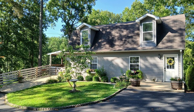 Beautiful Cottage and 8 beautiful private acres.