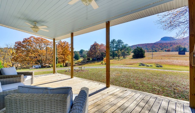 Beautiful Farmhouse w/Pilot Mtn State Park Views!