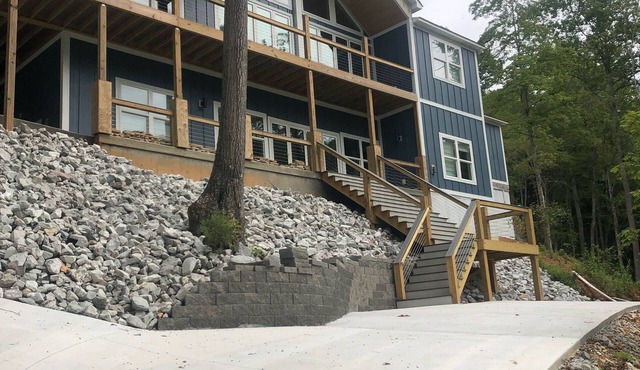 Beautiful house located in a quiet cove with easy walk to the lake.