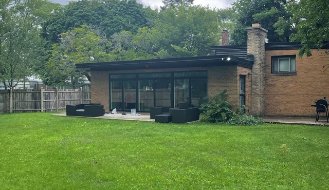 Beautiful Mid-Century Oasis in South Shore.