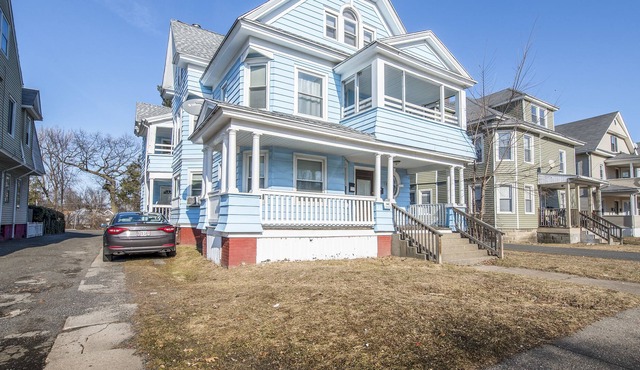 Beautiful Springfield rental- close to MGM And Basket ball hall of fame in Springfield