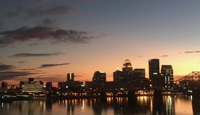 Beautifully Furnished Lakeside Condo within View of Downtown Louisville