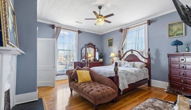 Bed and Breakfast | Queen Room