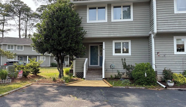 Bethany Coastal Retreat, Fully Updated Home, Pool Access & under 1 mile to Beach in Bethany Beach